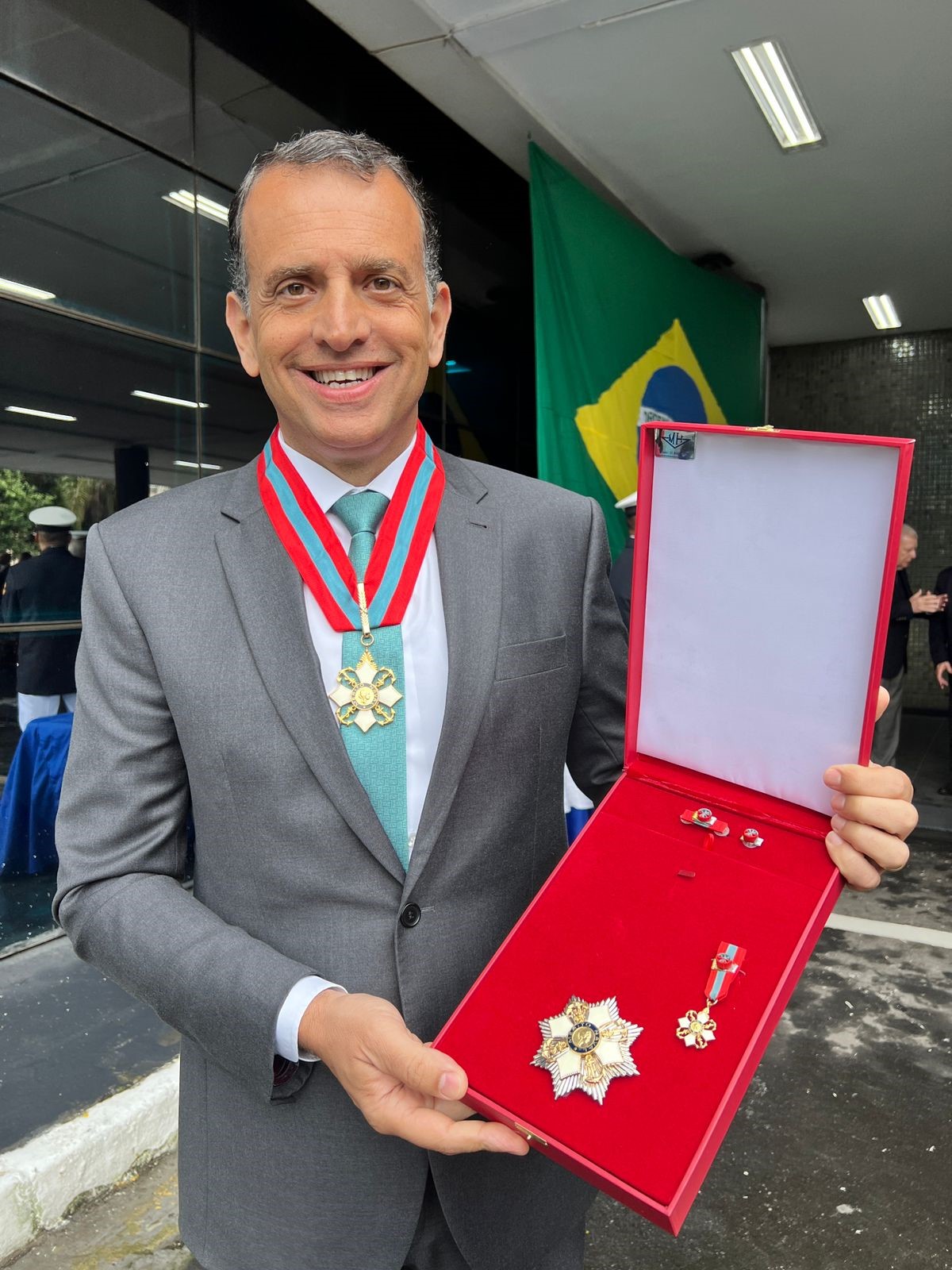 Bertaiolli é Condecorado Com A Medalha Grão-mestre Da Ordem Do Mérito ...