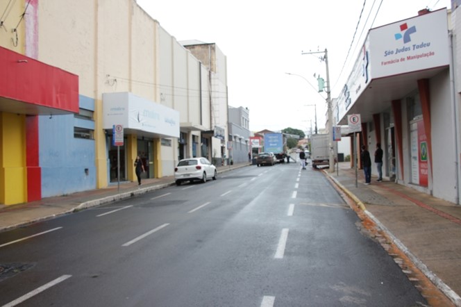  Trecho da rua Minas Gerais foi interditado para entrevistas de emprego: hoje tráfego está normal 