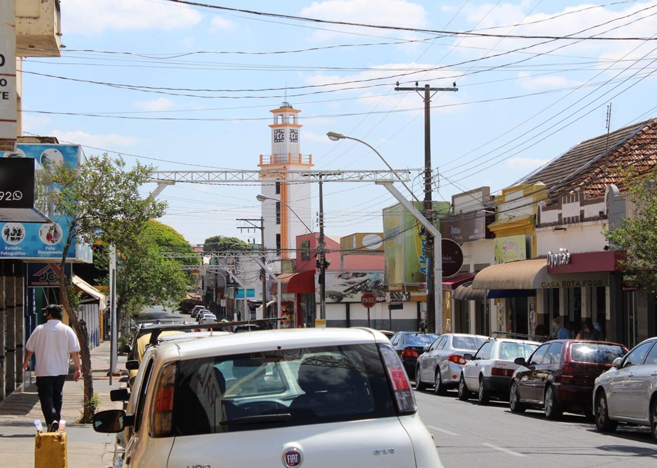 Comércio de Garça fica aberto até o meio dia neste sábado