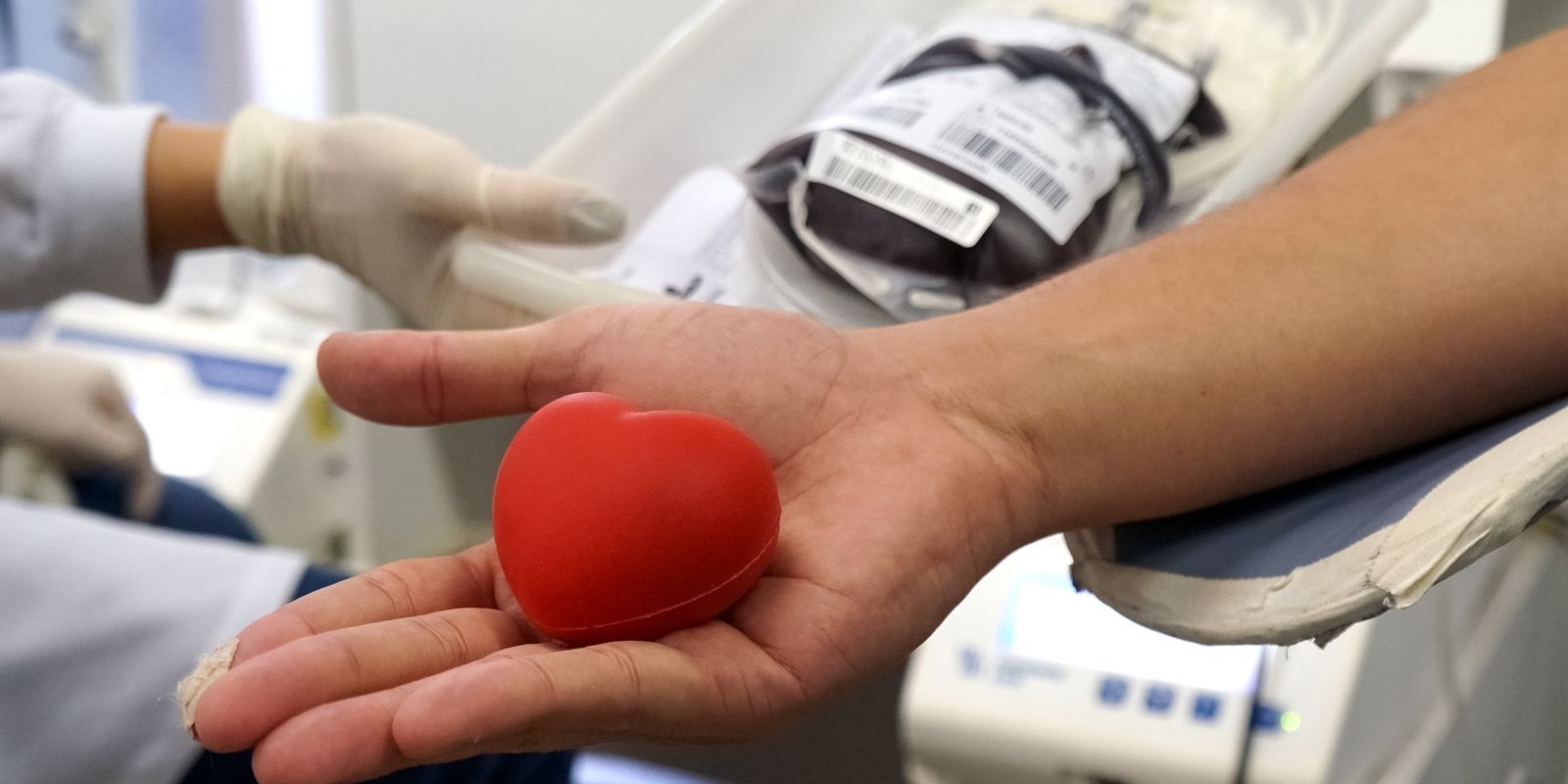 Hemocentro alerta sobre redução da oferta de sangue nesta época do ano