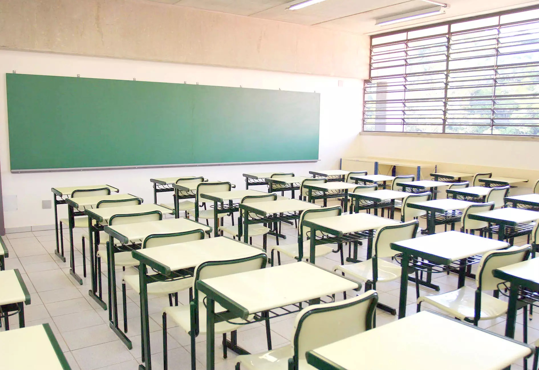  Educação de SP libera R$ 8,9 milhões para pintura de escolas na região de Marília